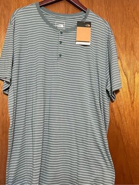 Men’s North Face Henley